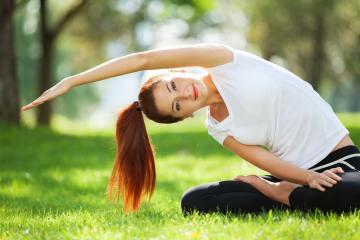 郑钦文复出首秀出彩，北京首钢主场血战费内巴切，豪取4连胜